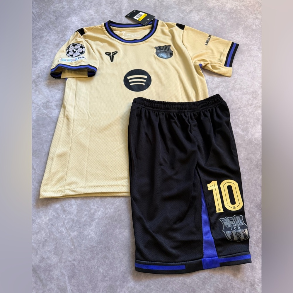 Barcelona Away set for kids Yamal 10 - Picture 5 of 9